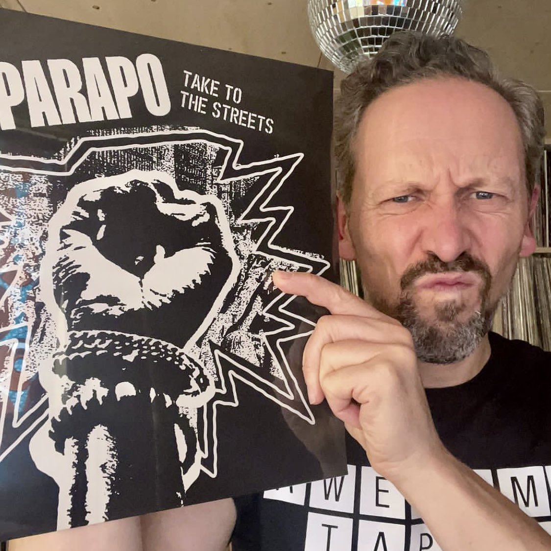 Pre-order @EparapoMusic album Take To The Streets (eparapo.bandcamp.com/album/take-to-…) & get the track Follow The Money feat @DeleSosimi straight away. As you can see, @wahwah45s label manager @DomServini is as hyped about it as I am! 🔥
#newalbum #afrobeat #newmusic #instantgratification