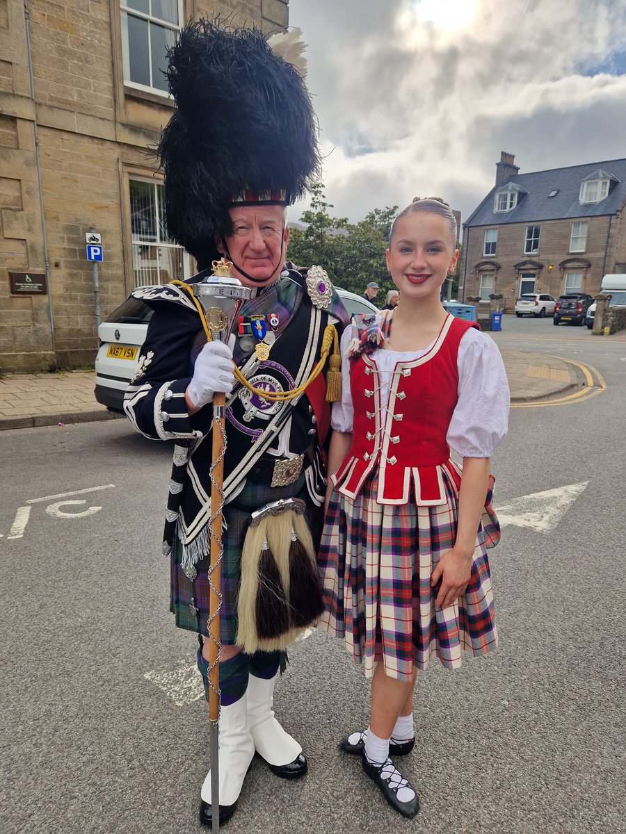 skyedrummajor's tweet photo. Champion Highland dancer Beth Campbell and I are both performing in #portree square this evening @8.00pm   #bagpipes #isleofskyepipieband #skye
#skyetartan #highlanddancers #kilts https://t.co/tiH0QwYVr9