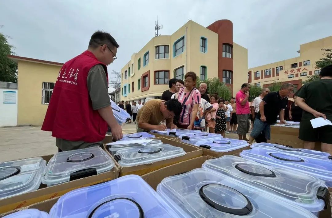 AmityHK's tweet photo. Scenes from Amity's relief operations across the flood-stricken Beijing-Tianjin-Hebei regions as of 7 Aug 2023.  #disasterrelief #ChinaFloods https://t.co/FIiZ4vLJ0m