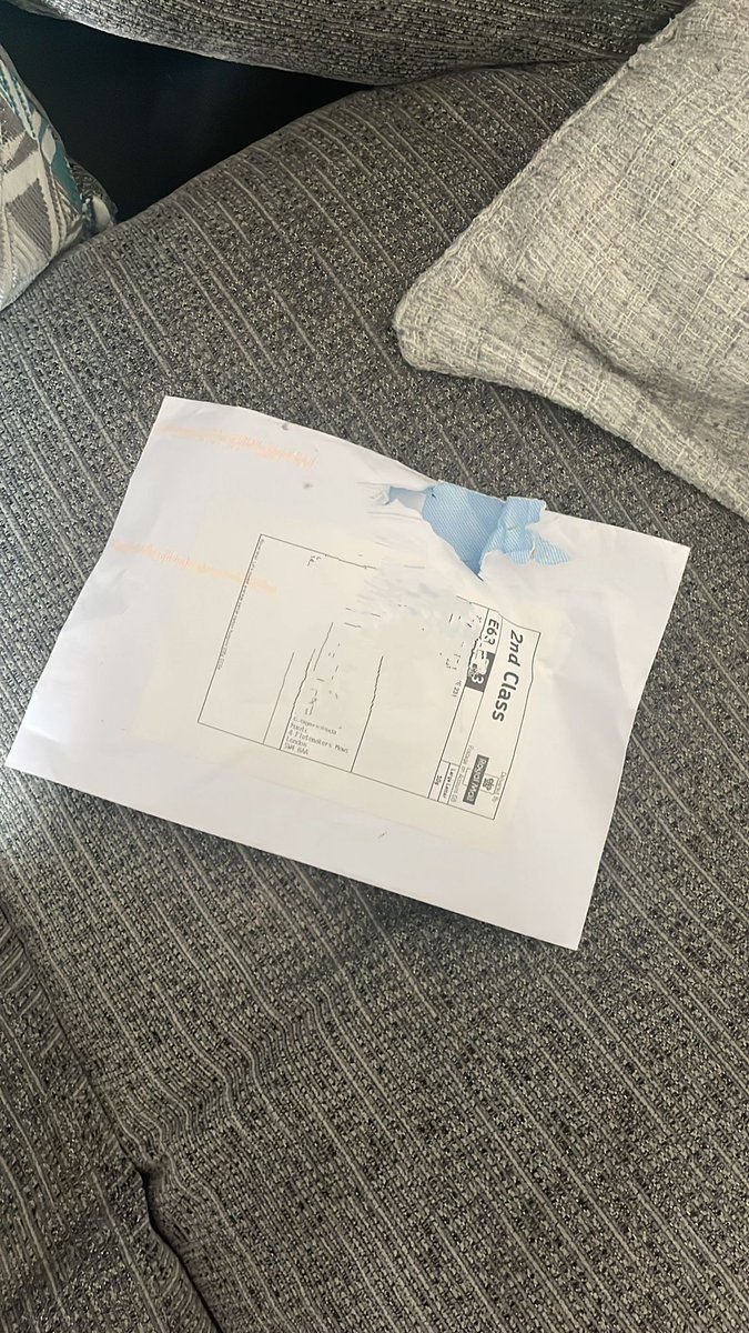 ZoeLouMarts's tweet photo. @RoyalMailHelp starting to think our Postie doesn't like us!! Three separate letters / parcels on three different days!!!! Really not acceptable! https://t.co/W7AcT6FhRg