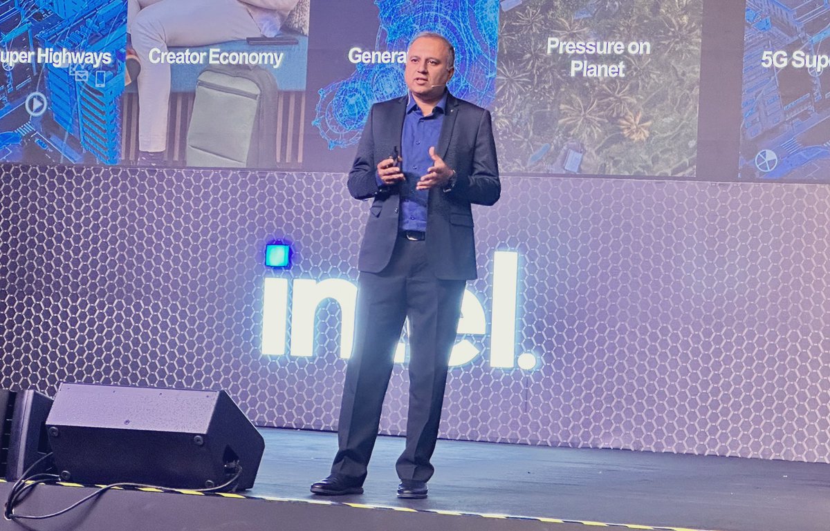 tech_pandit's tweet photo. Mr. Shailendra Katyal - MD, Lenovo India kicking off today’s event 

@skatyal1 @Lenovo_in @CMRINDIA 

#Analystlife https://t.co/OUH7hkOy8h