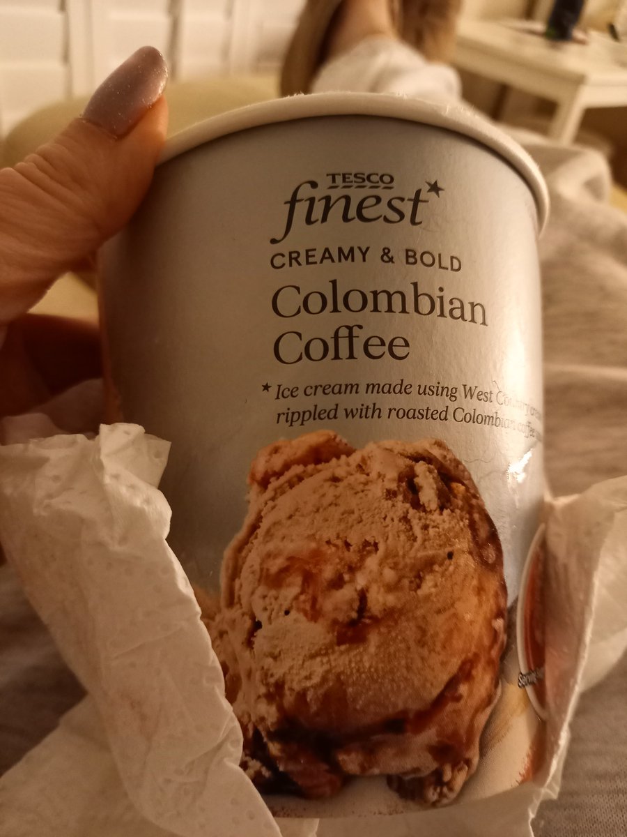 EmmaBest1972's tweet photo. @Tesco I bought yr TF Colombian Coffee Ice Cream last night after looking at many alternatives. I am EXTREMELY disappointed with this product, the description &amp; photo looked amazing, in reality there is little to no sauce even the more I went down the tub will NOT buy this again https://t.co/UAvO2Cgyrf