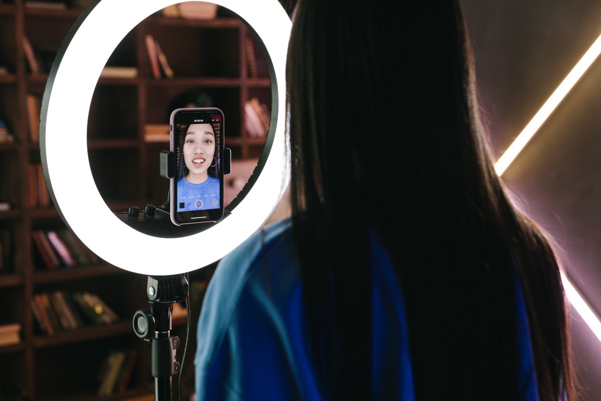 Allisonww_UK's tweet photo. .@prweekuknews revealed 56% of consumers prefer content from small-scale influencers over celebrities. Now it's about genuine human connections forged through personalised content. So who are these elusive influencers that genuinely connect with audiences? https://t.co/SXmg4BWEmx https://t.co/z37LRpEzm8