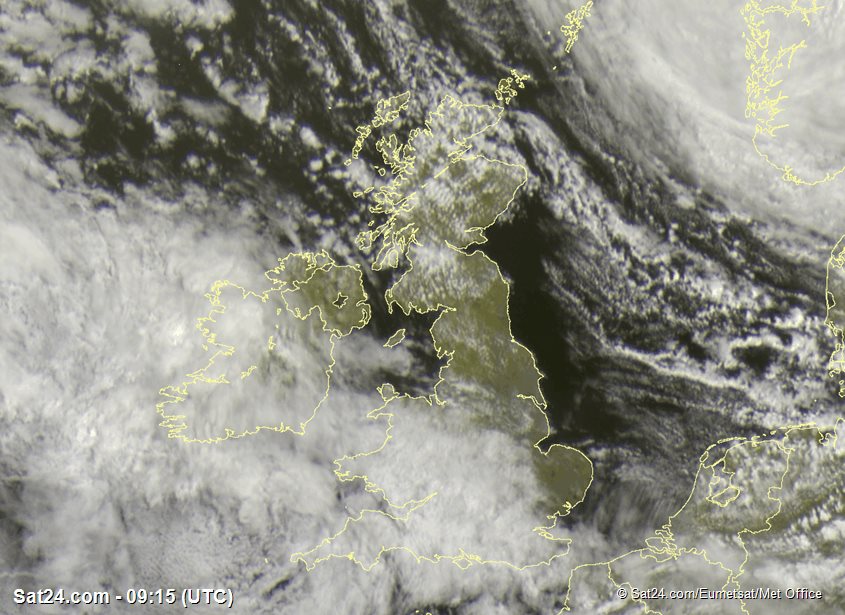 DerekTheWeather's tweet photo. Mixed fortunes this morning! Much of Wales covered in cloud with a frontal system bringing outbreaks of rain and drizzle. Damp and misty in Skewen. But dry and bright in parts of the north and Anglesey. Sunshine and blue sky in lucky Llandudno. https://t.co/WWGrSqHqhz