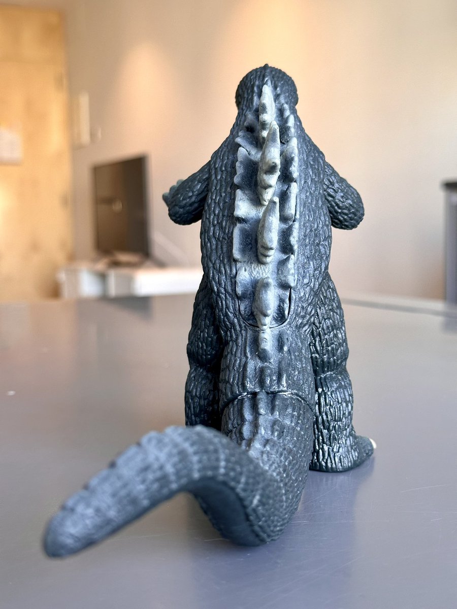Shin_Gojira_66's tweet photo. ムービーモンスター50周年記念ボックスのゴジラ1965。写真を撮るためにこのフィギュアを使うことはあまりないので、休日に持って行った。もっと彼女と仕事をするべきだ📸✨✨
#Bandai #MovieMonsterSeries #Godzilla1965 #怪獣大戦争 #MonsterZero https://t.co/ty8pcOLDj3