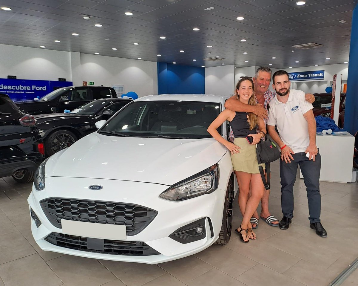 Irene ya ha recogido su nuevo Ford Focus en Garum Motor Vélez-Málaga 👏👏 ¡Estamos encantados de haberos conocido! 💙 #ford #fordfocus #velez #velezmalaga #concesionario #entrega