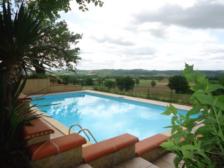 francelovers's tweet photo. SPECIAL OFFER -  Less than half price
The week commencing 19 August is still available and we would like to offer this week for £650 - less than half price! What a bargain!
https://t.co/CD6zUDiC1V
#France #holidays #summer #French https://t.co/M5htetl9Ud