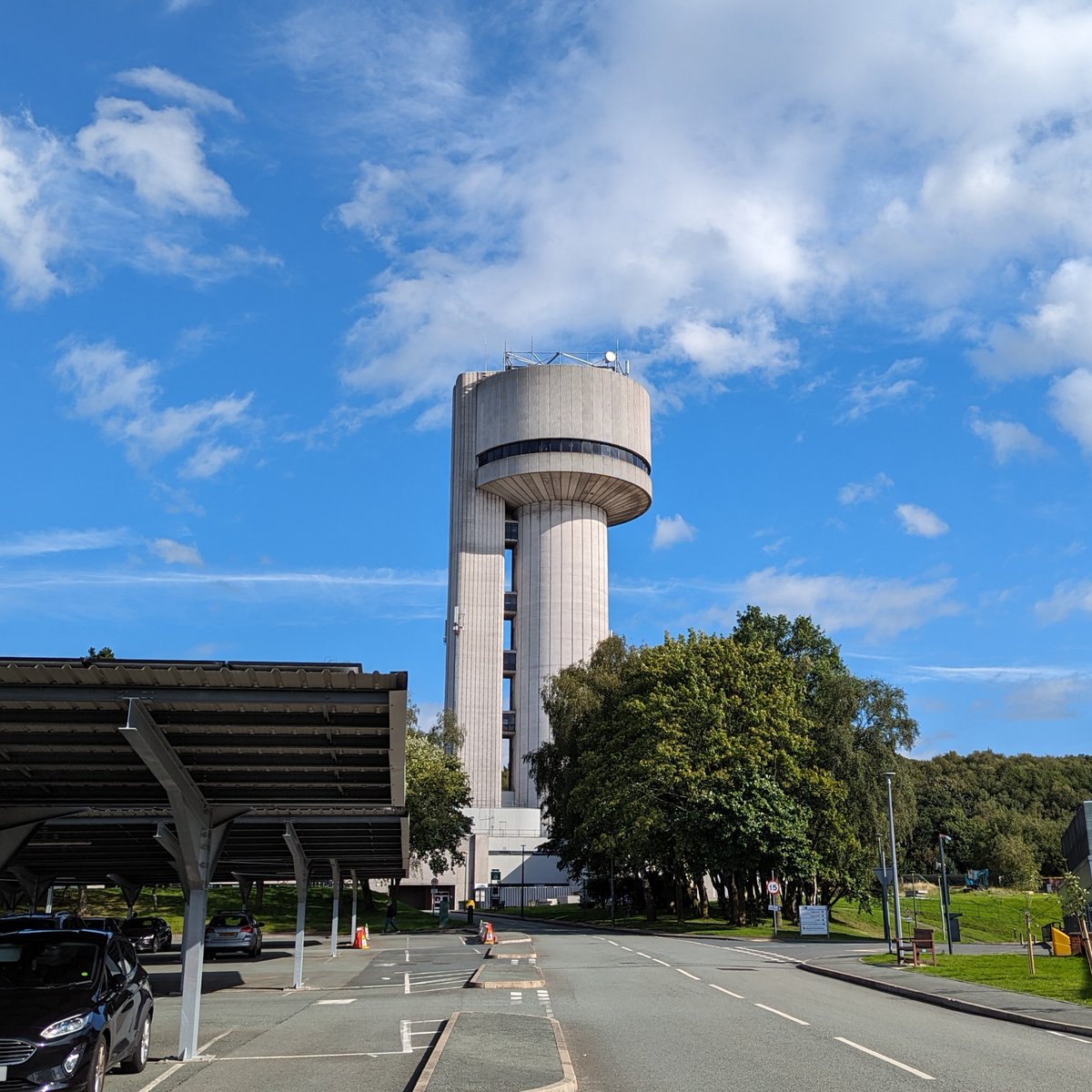 DaresburyLab's tweet photo. Start your day off right with a trip down memory lane to our #TowerTuesday feature. 📷

Here's a picture of our tower basking in the sunlight yesterday! ☀😎 https://t.co/4Y0AnPRYAd