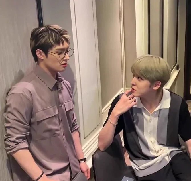 ShadesofShipps's tweet photo. ๐ถ: "Hari ini hari kucing sedunia. Kamu gamau ngasih apa-apa gitu ke aku?"
๐บ : "Ngapain? Emangnya kamu kucing?"
๐ถ: "Ihh kamu kan sering bilang 'kucing' ke aku!"
๐บ: "kapan anjir?"
๐ถ: "katanya 'kucing-ta kamu apa adanya."
๐บ: /Bingung antara mau gemes atau cringe/
#soswritesmy https://t.co/g1DPfOhynZ