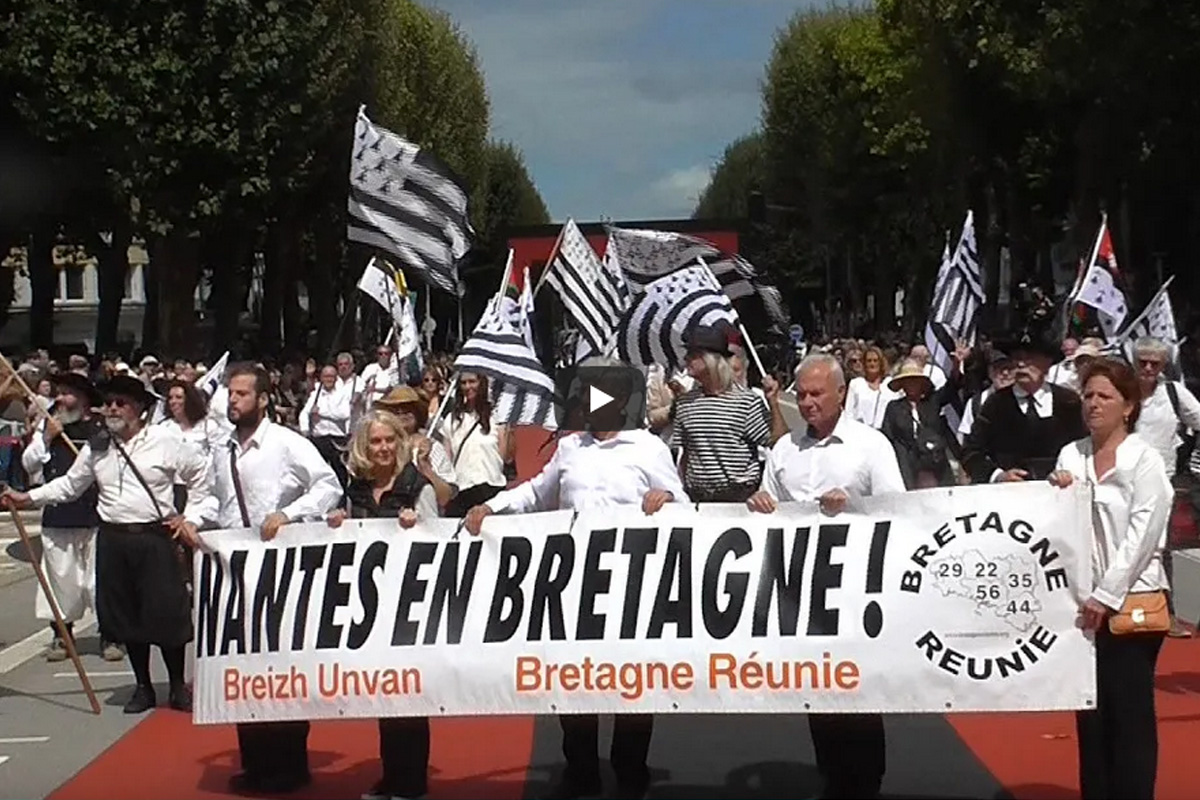 NhuBretagne's tweet photo. ✅ @FESTIVALLORIENT accueillait @bretagnereunie pour #Bretagne 5 départements
Découvrez réactions enthousiastes public souhaite la fin partition pays
▶️ https://t.co/e4HEJbVrPD
▶️ https://t.co/uXKJz8WKGK
Uniquement sur #MédiaBretonIndépendant @ABPtwit et @NhuBretagne https://t.co/SwblNhFh6m