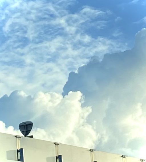Labca4's tweet photo. 夏の雲いいですね。

#夏雲
#今日の空 https://t.co/5Kkxt8ikjH