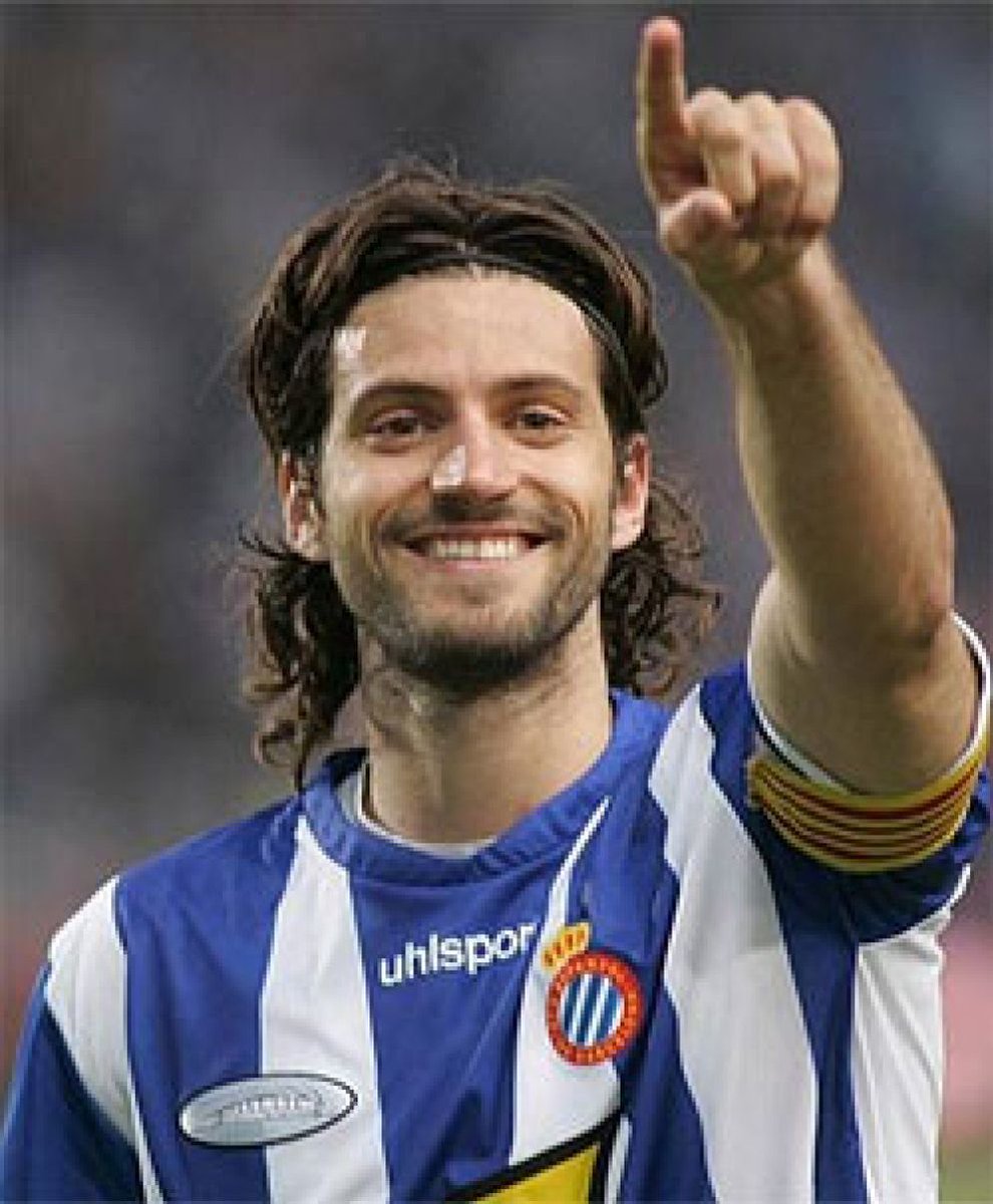 roberto_madrid7's tweet photo. 14 años que te fuiste ahí arriba pero siempre estarás en nuestros corazones ETERN DANI JARQUE 💙🤍💙 #rcde los años pasan pero el 21 siempre será nuestro Capitán #Jarque https://t.co/7yN5SZ7YOQ