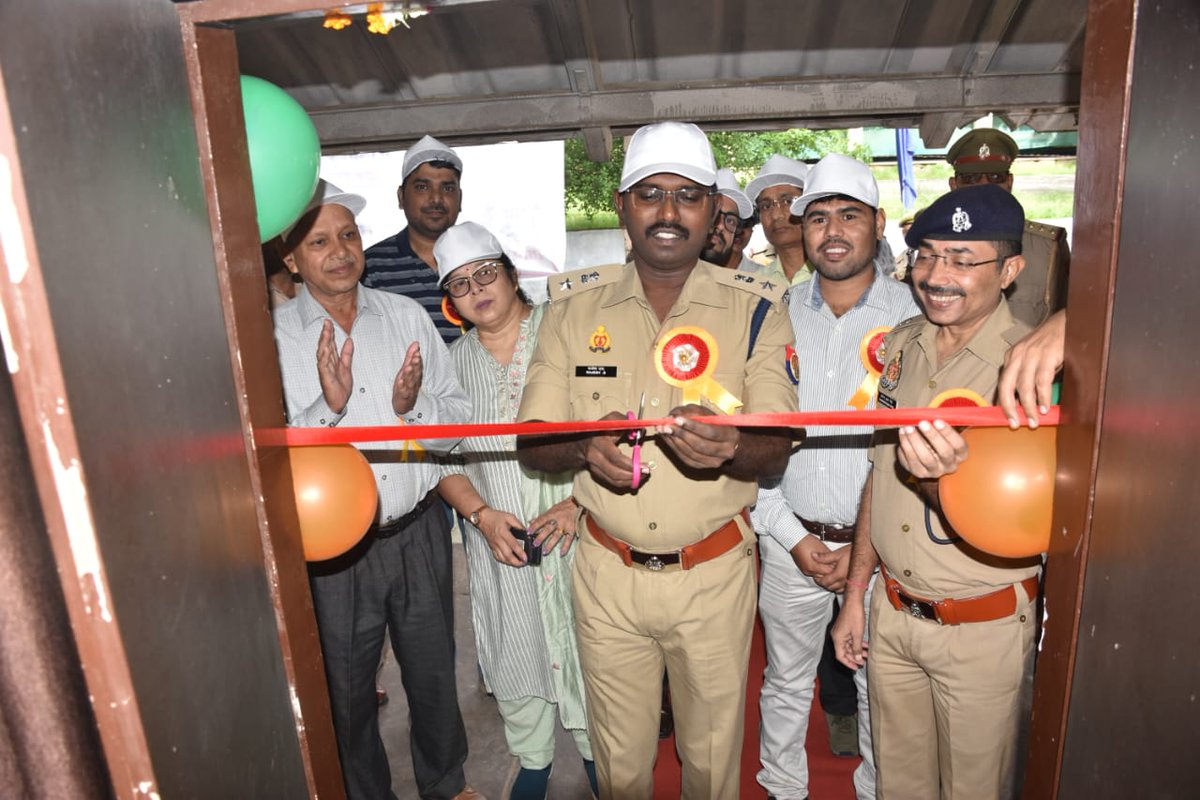 jhansipolice's tweet photo. #JhansiPolice 
        आज दिनांक 08.08.2023 को पुलिस लाइन झाँसी में #SSPJhansi  द्वारा '66वीं अंतर्जनपदीय पुलिस वैज्ञानिक अनुसंधान, फोटोग्राफी, कम्प्यूटर, एंटी सबोटाज़ चेक एवं वीडियोग्राफी की तीन दिवसीय प्रतियोगिता 2023' का फीता काट कर शुभारम्भ किया गया। । https://t.co/d40wgMpaQR