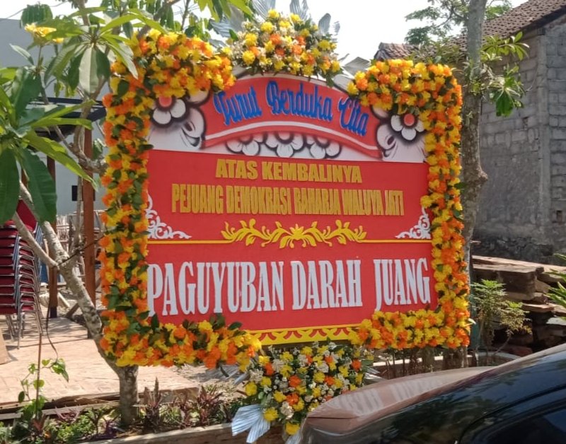 Selamat jalan Nirwan dan Jati. Terimakasih untuk perkawanan kita yang abadi.
Kita sudah memulainya dulu, 34 tahun berlalu. Selamat beristirahat.

Paguyuban Darah Juang