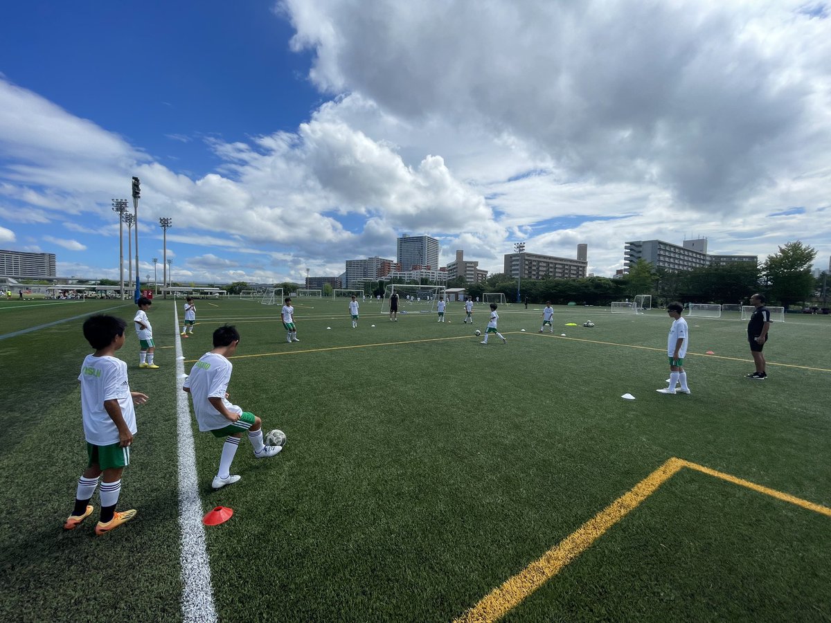 CelticFCJPN's tweet photo. 🍀🇯🇵 セルティックサッカーキャンプは福岡に到着👋🏻

日本での最終目的地でのキャンプがついに始動！

将来が楽しみな才能溢れる少年少女たちとの三日間を全力で駆け抜けます🙌

#CelticFC #GoalAppJapan https://t.co/hiArR9r189