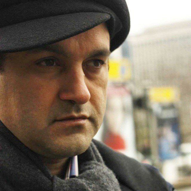 moutahaha's tweet image. موتاهاها به چه معنیست؟
موتاهاها ترکیبیست که #علی_عبدالرضایی (موتا) برای توصیف براندازانی به کار میبرد که هریک خود تبدیل به #موتا شده و کار سازماندهی و مبارزه براندازانه را به پیش میبرند بدون آنکه نیاز به راهنمایی آن دیگری داشته باشند.
اما معنی خود موتا چیست؟
موتا یکی از…