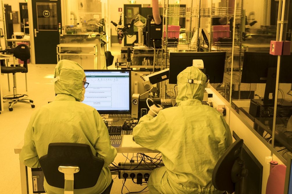 The Dutch #semiconductor industry has >300 companies employing 50,000 individuals, with an output of >30M dollars annually. Looking to innovate & grow in 🇳🇱 semiconductor ecosystem? 👀recent report from @RVO_Int_Ond 
#InvestInHolland