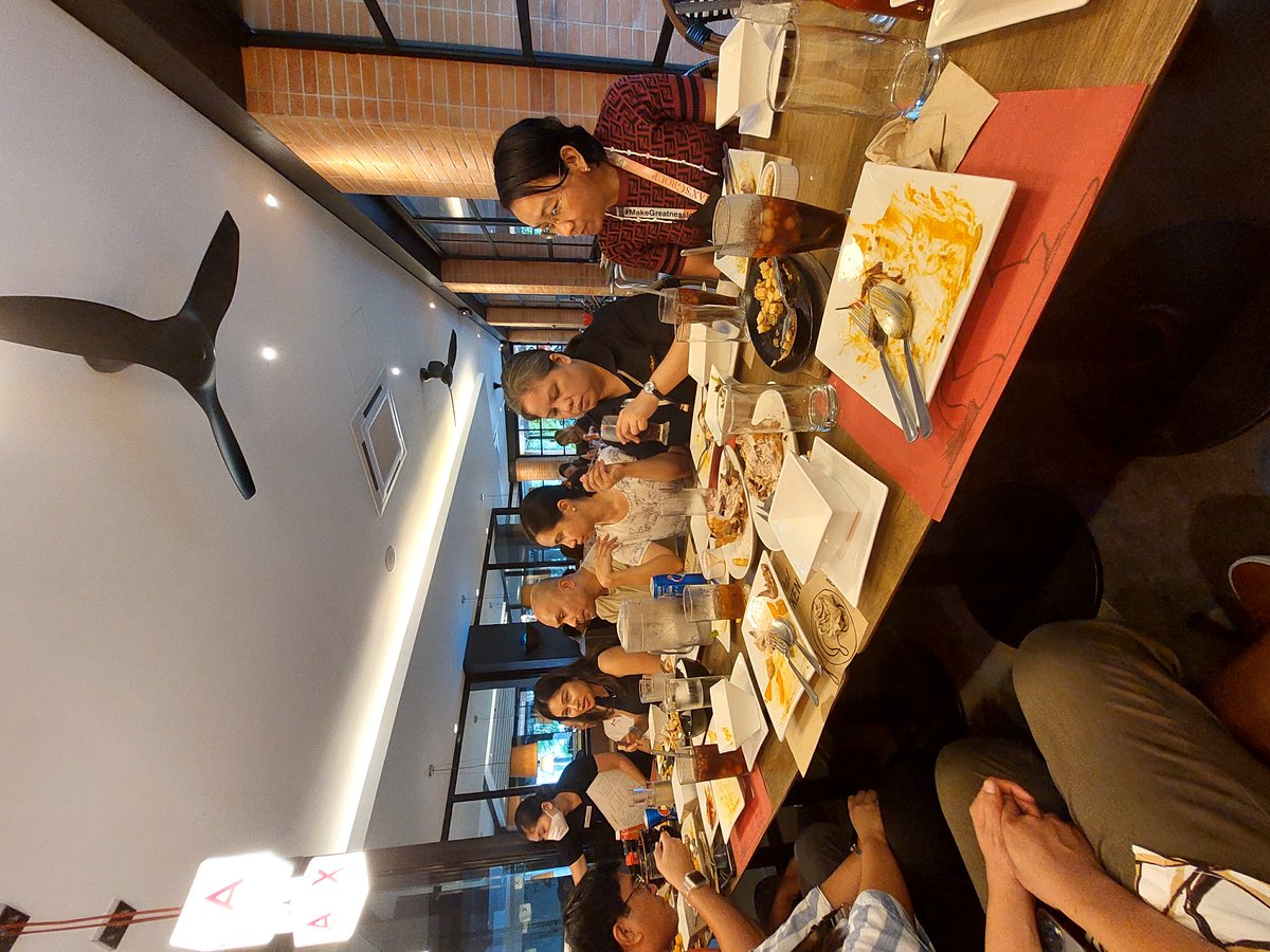 _Anggge_'s tweet photo. Max's buffet with Max's people 😆 https://t.co/W66AFLQB9c