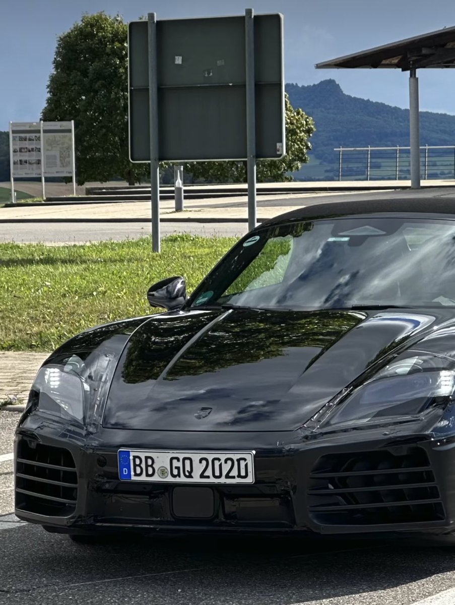 electricfelix's tweet image. Porsche Boxster will add 40 kWh in 20 minutes when connected randomly to a Hypercharger according to @Strombock’s findings at @EnBW earlier! ~125 kW avg 
⚡️⚡️⚡️
#chargingcurve #porsche #elektro #EnBW #alwaysbecharging #fastcharging