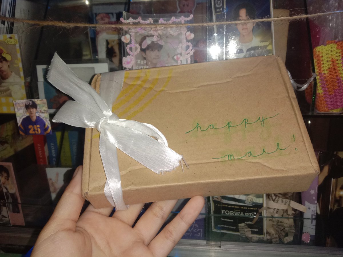 uremywonlywon's tweet photo. hi po ate rei~ @enbestboys received na po,matic smile ako pagkakuha ko plng, tas nung pagbukas ko omayghad,andami 😭❤nasurprise ako omg tas yung pocketz saur pretty tas ang cute ng mini notebook and yung salamin ang cutieee lahat~ thank you so much po ate rei > <
💌...#engives https://t.co/v6cB3UyOIn
