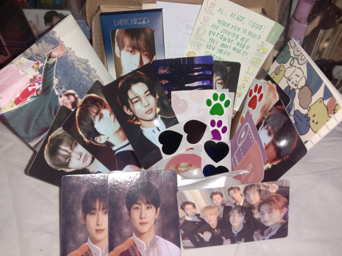 uremywonlywon's tweet photo. hi po ate rei~ @enbestboys received na po,matic smile ako pagkakuha ko plng, tas nung pagbukas ko omayghad,andami 😭❤nasurprise ako omg tas yung pocketz saur pretty tas ang cute ng mini notebook and yung salamin ang cutieee lahat~ thank you so much po ate rei > <
💌...#engives https://t.co/v6cB3UyOIn