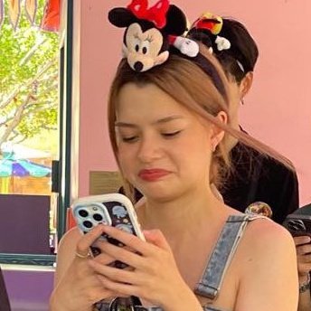 gotpinkgallery's tweet photo. @Noumibblisa Lmao this is so funny but kinda agree https://t.co/kLtWBJOjm8