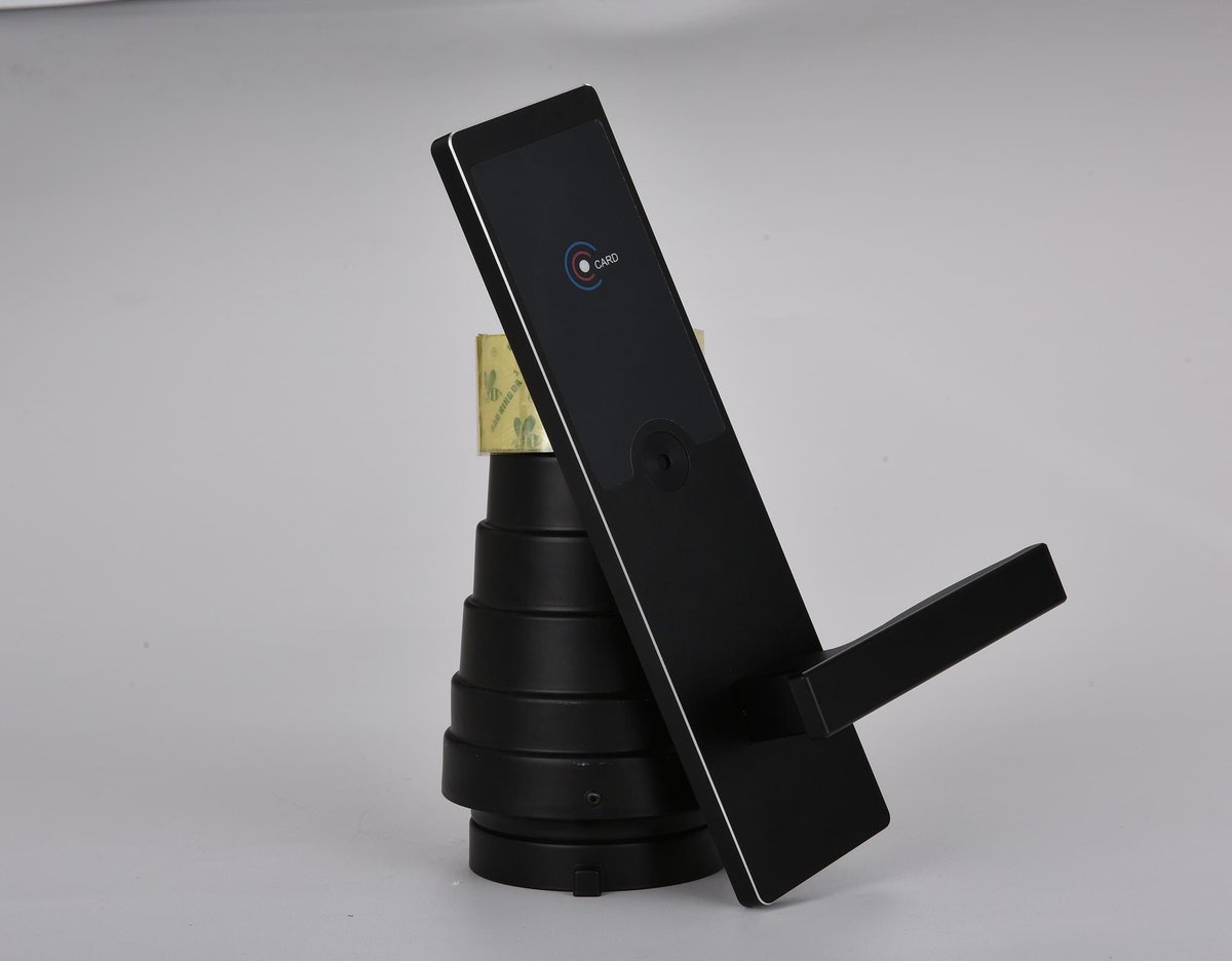 aluminum alloy material hotel door lock
email:info@yorfan.com
whatsapp:+86 18620348455
wechat:Candyhuali
#cardlock #hotellock #rfidlock 
#rflocksystem #cardaccesssystem #smartlock #electroniclocks #cardlocks #rfidcard #hotelcardlock #hoteldoorlock #digitallock #hotelhospitality