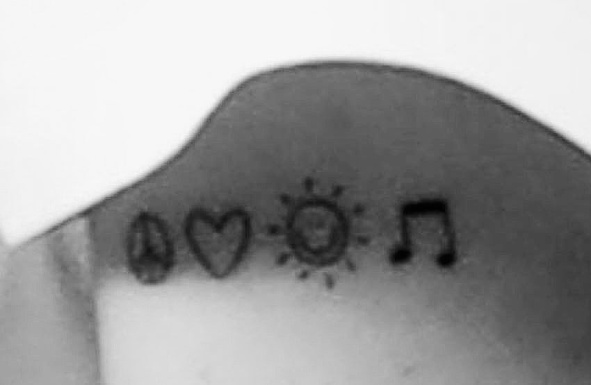 lznskr's tweet photo. a tattoo tour of bright's body 🤧✨

#bbrightvc @bbrightvc https://t.co/aCzCf4MTqH