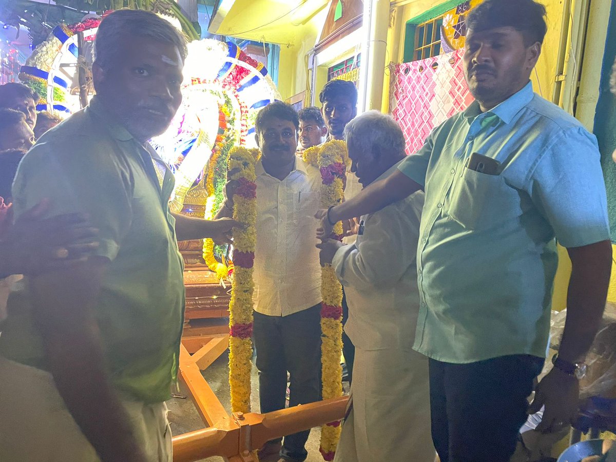 PrabhakarRaja88's tweet photo. மேற்கு ஜாபர்கான்பேட்டை அன்னை சத்யா நகர் அருள்மிகு ஸ்ரீ முத்துமாரியம்மன்  திருக்கோயிலுக்கு ரூபாய் 2,50,000 மதிப்பீட்டில் #திருத்தேர் அப்பகுதிக்கு ஏற்ப பிரத்தியேகமாக தயாரிக்கப்பட்டு வழங்கினோம்.. https://t.co/aMnngaECje