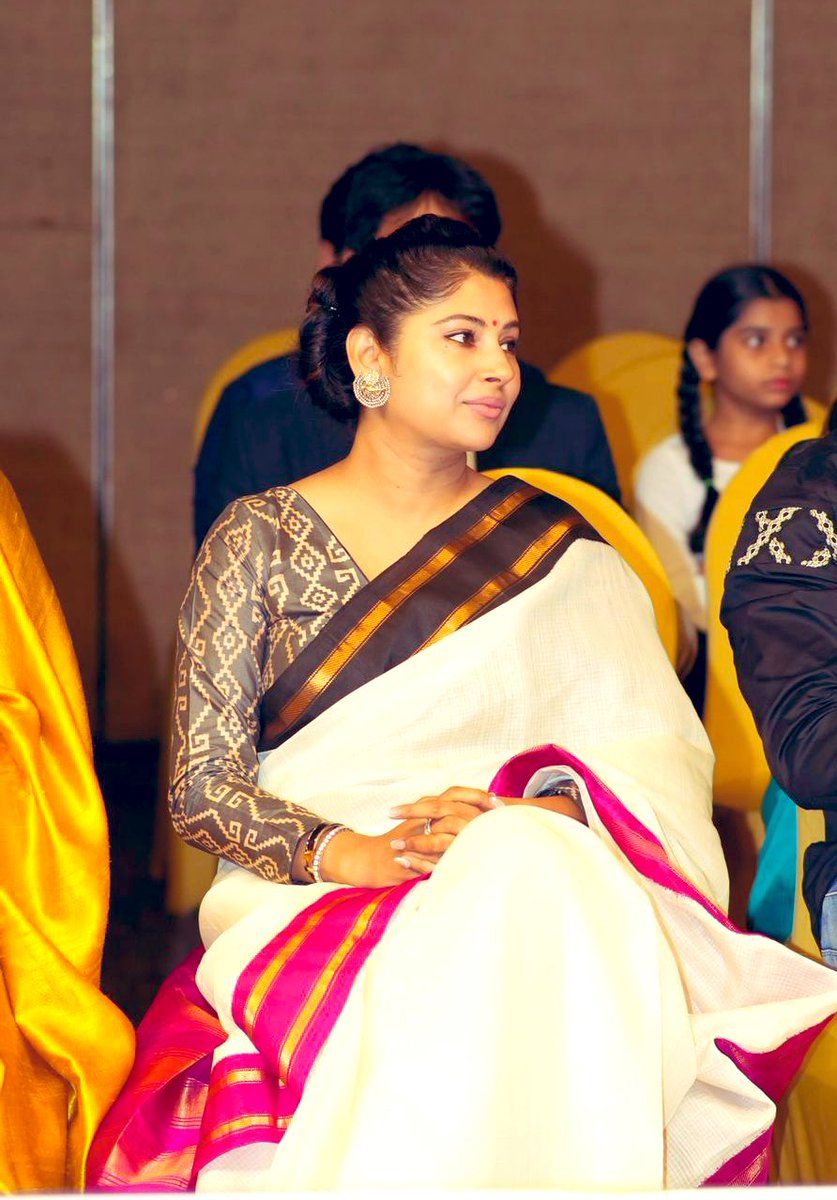SmitaSabharwal's tweet photo. The  X factor❗️
my handloom my pride🪡
In #Telangana weave of #Gadwal and #Ikkat https://t.co/imQTbjmh0m