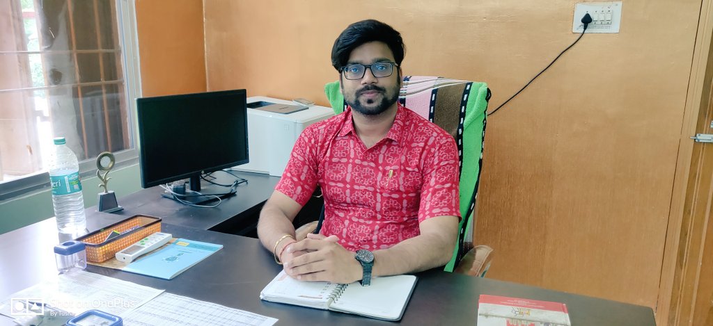TusharCPMB's tweet photo. On #NationalHandloomDay, let's celebrate the beauty and versatility of handloom as well as the impeccable craftsmanship of our weavers that unite tradition and contemporary style. 🧵 #MyHandloomMyPride #HandloomCelebration https://t.co/9UNJjqwKkz