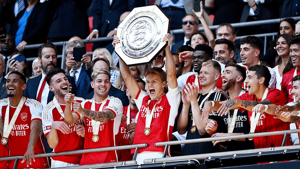 Positive Arsenal fans, if you think our captain will be looking like this at the end of the season with the Premier League trophy, hit the like button
#champions24