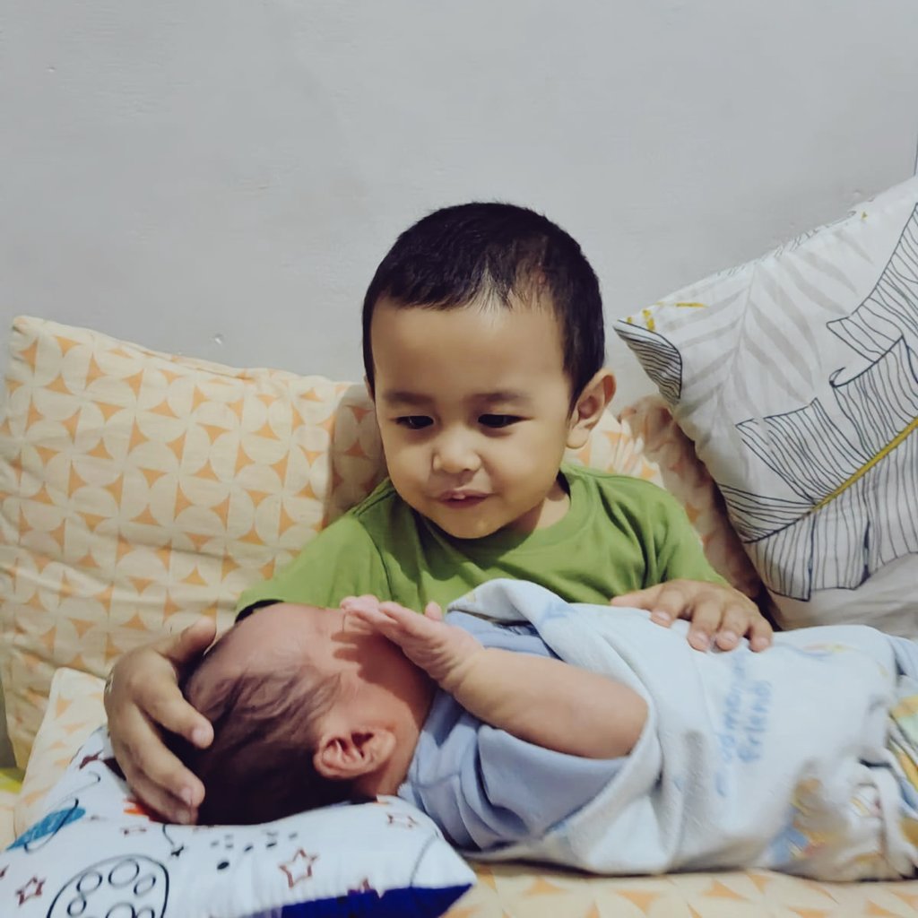 chysta_sarah's tweet photo. Senangnya Abang, akhirnya punya Adek 😘 https://t.co/ZD5kLzZGXy