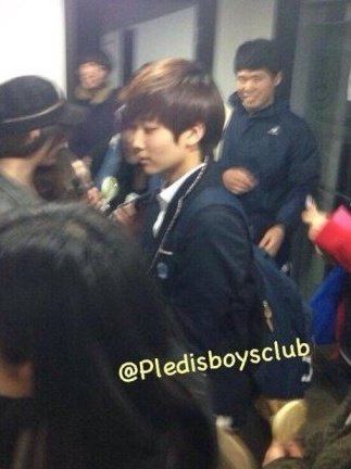 데뷔 전 고딩정한이 너무 귀여워... 반질반질 뒤통수를 봐,, 누가 도토리 떨구고 간거 아니야..?