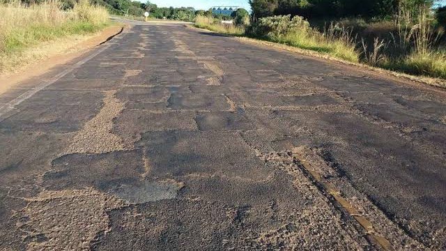 prmalaoficial's tweet photo. Romeu BolsoZema quer mudar o Brasil mas não consegue nem tapar os buracos das estradas de Minas Gerais!!! https://t.co/jMkGV4pGSr