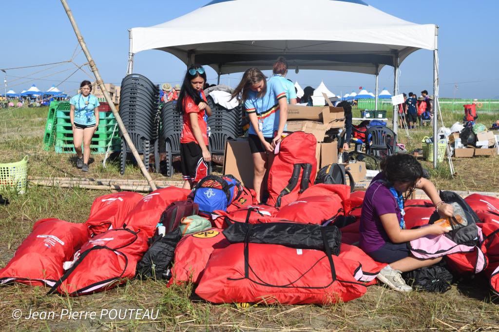 As of 2:30PM, 50% of youth participants have safely left the campsite and are en-route to safe shelters in Seoul and surrounding areas. Their spirits are high as they continue a unique travelling Jamboree adventure.