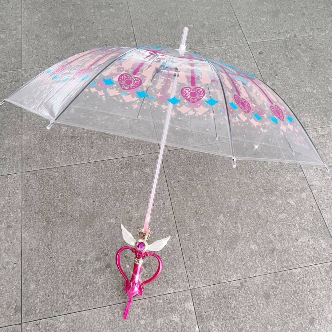jenitalks's tweet photo. ตรงปกม้ากกก ตอนแรกกลัวนะ ร่มเซเลอร์มูนที่มีช่วงนึงไวรัลๆอะ กลัวของจริงไม่น่ารัก แต่ได้โค้ดมาเบนสั่ง สรุป คิ้วทึมากก อยากเป็นสาวน้อยเวทมนต์ ตัวแทนแห่งดวงจันทร์จะลงทัณฑ์ กดปุ่มแล้วมีไฟด้วยนะ เว่อร์วังมาก ดีเทลน่ารัก30000000% แค่ด้ามจับก็น่ารักเกินเรื่องแล้ว https://t.co/PKuR8JF2EN