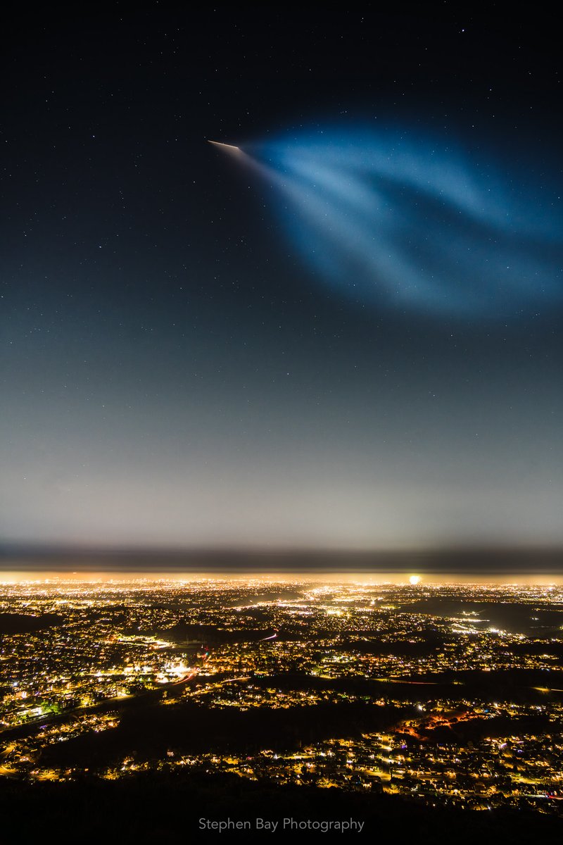 stephen_bay's tweet photo. Sorry for the vertical, took the wrong lens tonight. And I wasn't going to hike back down to get the right one. Anyway this is tonight's space-x launch viewed from the top of Cowles mt. https://t.co/4IVfwN8cHC