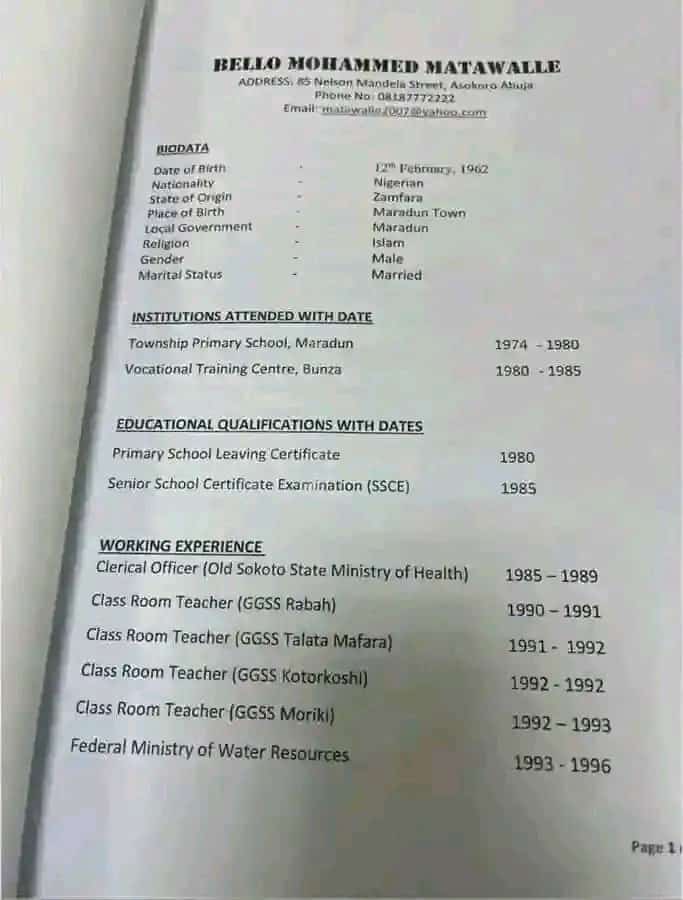 Fetselogy's tweet photo. @Waspapping_ Always pray for Allah to bless your knowledge. only SSCE he was one time governor and now a minister. https://t.co/mfH6NDyaN2
