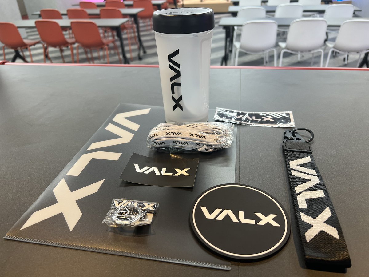 kodawari_ceo's tweet photo. 🎁VALXプレゼントTwitter企画🎁

渋谷モディ「NO COFFEE」×「VALX」コラボPOP-UP店の大盛況な感謝を込めて、1名様に、
・「NO COFFEE」×「VALX」Tシャツ
・「NO COFFEE」×「VALX」ショートパンツ
・VALX非売品グッズ多数
【応募方法】
・この投稿をリツイート
・VALXアパレルInstagramアカウントをフォロー
これだけ。
【応募期間】
8月13日（日）23時59分
二度と再販されない貴重なコラボ商品をゲットしてください⚡️