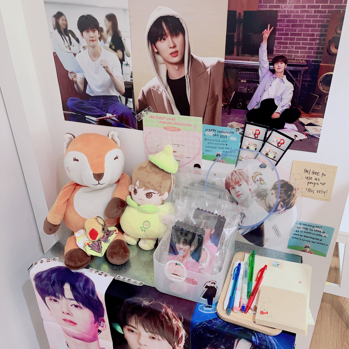 MINHYUNSTORY's tweet photo. 𝐇𝐀𝐏𝐏𝐘 𝐌𝐈𝐍𝐇𝐘𝐔𝐍 𝐃𝐀𝐘 𝟐𝟎𝟐𝟑 in Singapore 🧡

🍑hwangdos, we are ready!! 

we have letter papers placed beside the fan packs for you to write your birthday wishes/letter to minhyun! 

don't forget to tag us and #myfirstlove_mh ☺️

#황민현 #HWANGMINHYUN https://t.co/cYAPLzMt6b