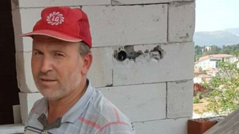 Balıkesir'de intihar ederek ederek yaşamına son veren müftü Mehmet Deniz'in neden istenmeyen kişi ilan edildiği ortaya çıktı!

Deniz’in ziyarete gelen yetkililere Diyanet bütçesinden yemek ısmarlamak yerine parasını cebinden vererek simit-peynir yedirdiği, ilde düzenlenen ve