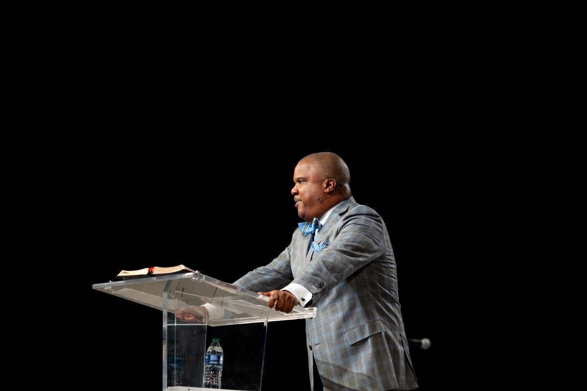 NADadventist's tweet photo. Photos of the Day - #AdventistEducators convention Day 1.
We're off to a great start. After a lively exhibit hall crowd enjoyed cookies and treats, the opening session featured music by Micah Taylor and a keynote address by Dr. Carlton P. Byrd. It's going to be an exciting week! https://t.co/XT7UxrnREf