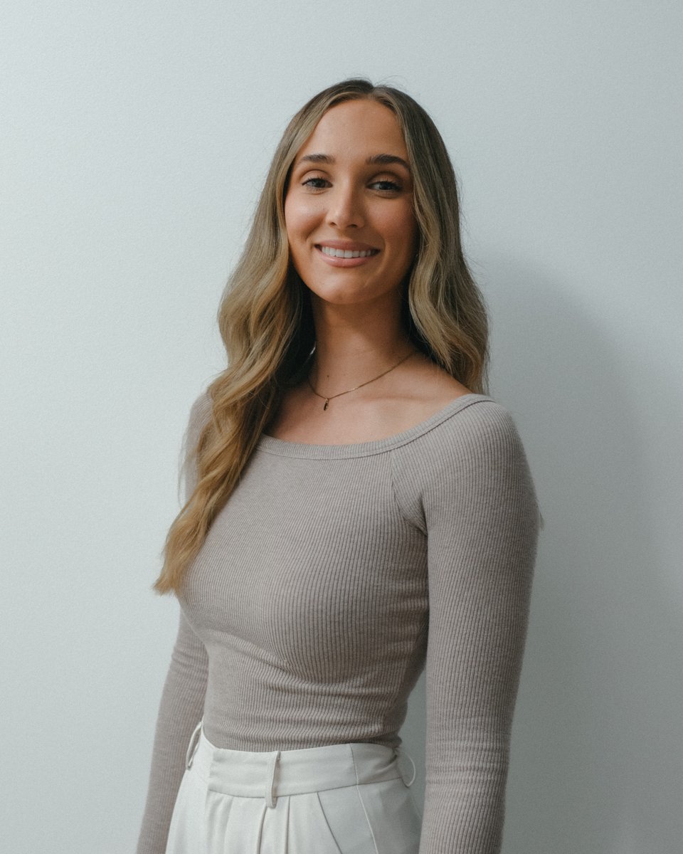CMNFLK_'s tweet photo. Say hello to our Graphic Designer, Shaela! 👋 Coupling her keen eye for design with her passion for music (having worked as a vocal coach and performer! 🎤), she has a great talent for creating captivating and meaningful visuals, illustrations, and animations. https://t.co/DyxXE5Yv1a