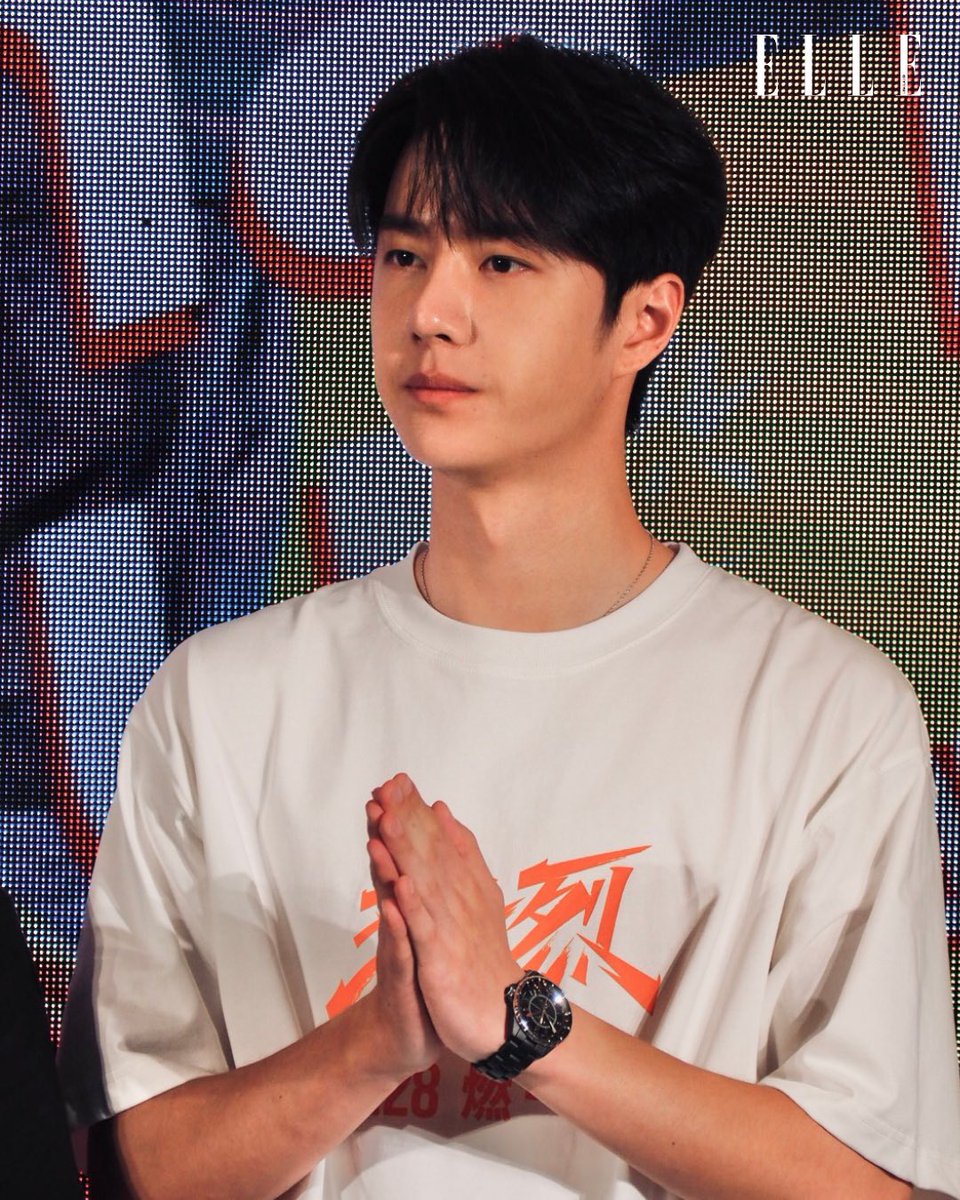 ELLEThailand's tweet photo. หล่อเท่ไม่มีใครเกิน! เก็บตกภาพ Cool Guy ของแฟนๆ อย่างหนุ่ม หวังอี้ป๋อ ที่งานแถลงข่าวภาพยนตร์ #OneandOnly พร้อมด้วยผู้กำกับชื่อดังต้าเผิง ที่ทั้งสองคนบินลัดฟ้ามาไทยเพื่อโปรโมตหนังโดยเฉพาะ!

#ELLEreports 
#WangYibo #หวังอี้ป๋อ #王一博 
#สเต็ปกล้าท้าฝัน #ประเทศไทยมีหวังอี้ป๋อแล้ว https://t.co/psEneMZjbz