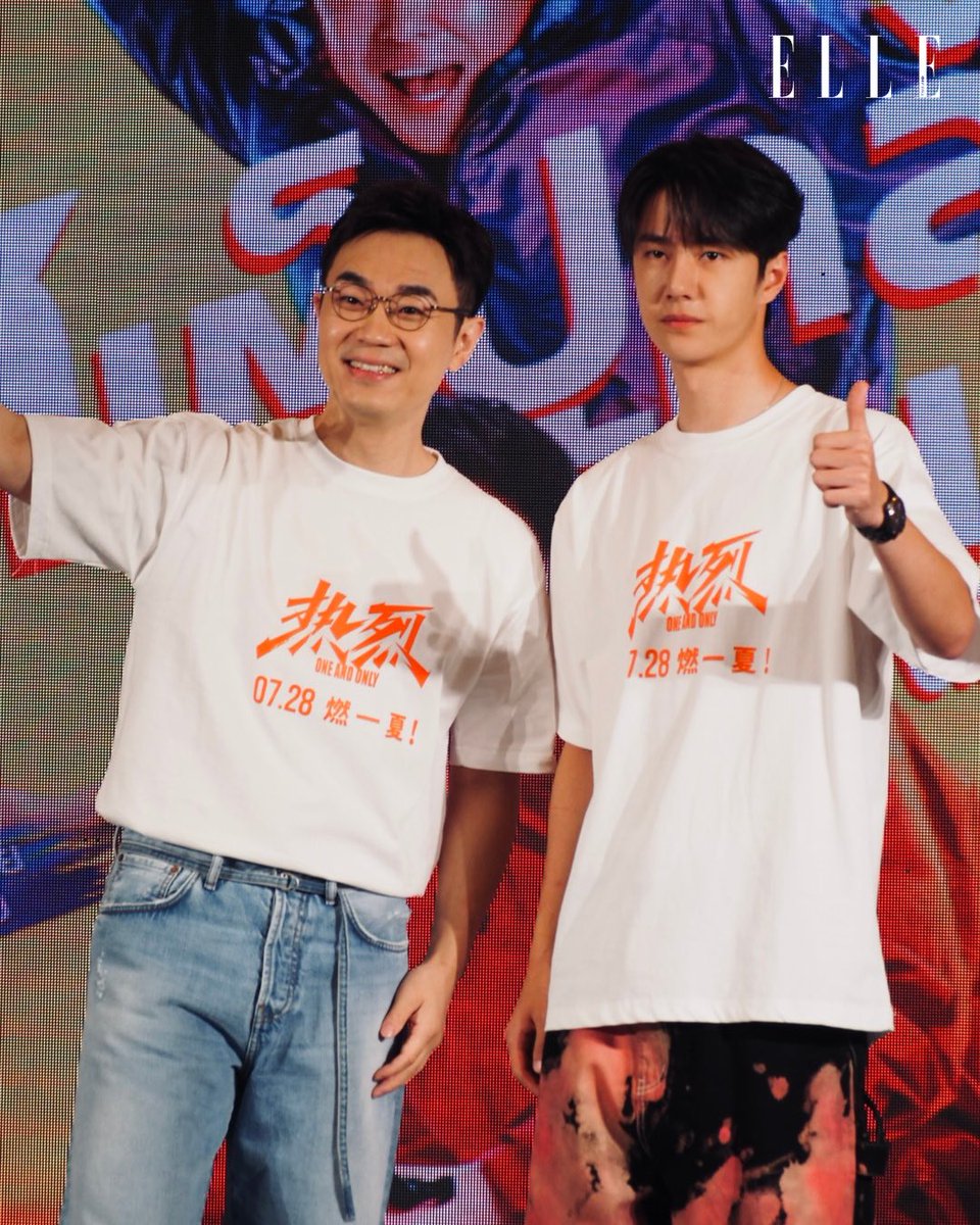 ELLEThailand's tweet photo. หล่อเท่ไม่มีใครเกิน! เก็บตกภาพ Cool Guy ของแฟนๆ อย่างหนุ่ม หวังอี้ป๋อ ที่งานแถลงข่าวภาพยนตร์ #OneandOnly พร้อมด้วยผู้กำกับชื่อดังต้าเผิง ที่ทั้งสองคนบินลัดฟ้ามาไทยเพื่อโปรโมตหนังโดยเฉพาะ!

#ELLEreports 
#WangYibo #หวังอี้ป๋อ #王一博 
#สเต็ปกล้าท้าฝัน #ประเทศไทยมีหวังอี้ป๋อแล้ว https://t.co/psEneMZjbz
