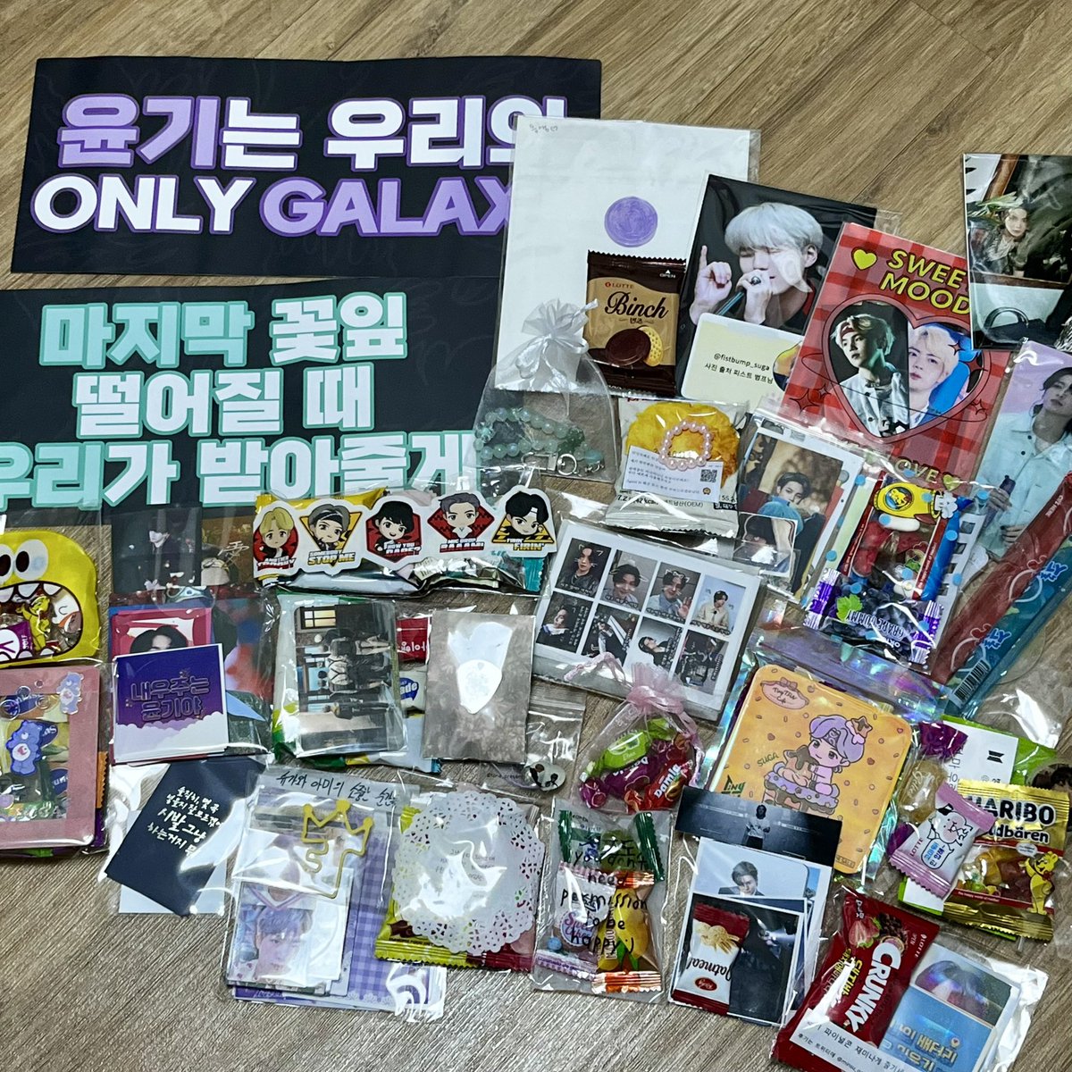 3일 동안 받은 선물들 너무 감사합니다♡ 못 만난 트친분들 너무 많은데 남은 전차스는 꼭 다음 오프가 있길 바라며 그때 만나요..♥︎