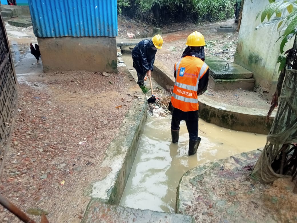 Incessant rain and tidal water have wreaked havoc in 4 districts of Chattogram including Cox’s Bazar. Since 1 August 2023, Cox's Bazar has already been experienced more than 300 mm of rainfall. IRB volunteers are working to remove water from waterlogged area of camp 2W.