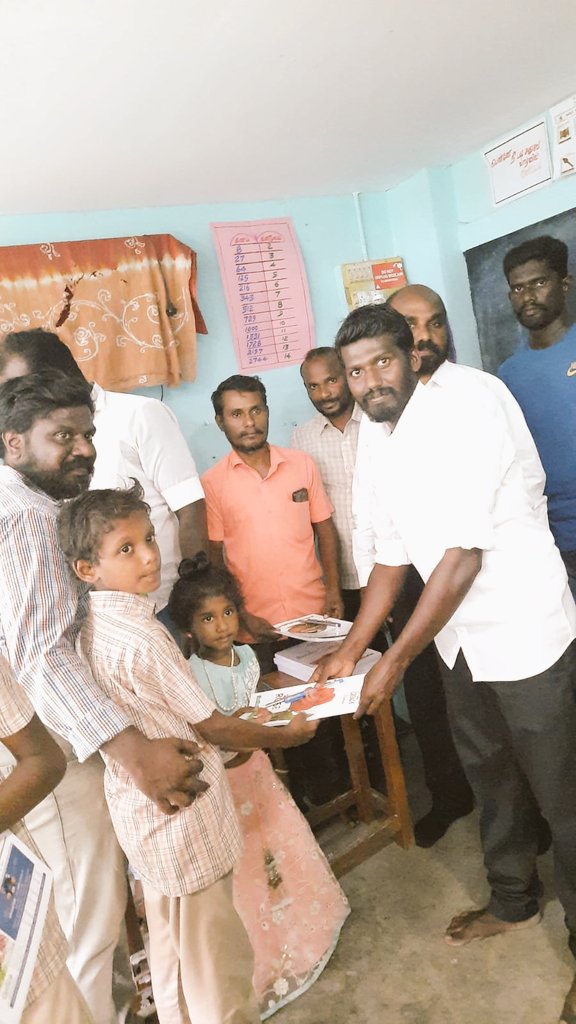 Muthupandi003's tweet photo. #சிவந்திபட்டி சுந்தரபாண்டியன் அவர்களின் புதல்வி #புகழினி 
பிறந்தநாள் நிகழ்வில் பாளையங்கோட்டை மணிவாசகர் அரசுபள்ளியில் உள்ள பள்ளி மாணவ மாணவிகளுக்கு
நோட்டு.புத்தகம் கல்வி உபகரணங்கள் வழங்கியபோது..
@Muthupandi003 https://t.co/P5cBCTIFuD