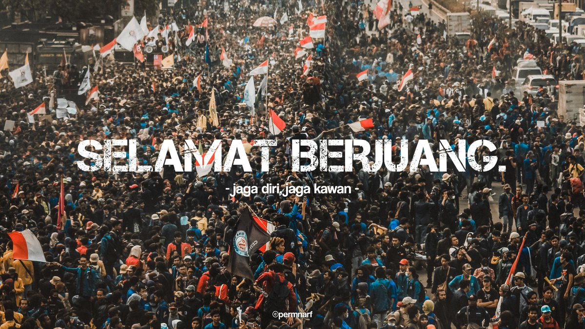 faizalassegaf's tweet photo. ✍️
Chaos 10 Agustus,
dan Po’licik Jokowi…”

by Faizal Assegaf (kritikus)

Politik sporadis yang bertujuan menyulut huru-hara atau tragedi berdarah, jelas tidak elok. Ihwal tersebut justru memberi pintu masuk bagi operasi kekuasaan yang represif terhadap oposisi.

Idealnya, gerakan perubahan harus dibangun dengan prinsip damai dan konstruktif. Di mana seluruh potensi yang tersedia digerakkan dalam upaya pencerahan secara masif dan terus-menerus.

Tujuannya agar terbangun kesadaran kolektif rakyat melalui kekuatan moral, intelektual dan spiritual. Bukan sebaliknya memposisikan rakyat sebagai objek propaganda kepentingan politik sesaat.

Dalam konteks itu, harus jujur diakui bahwa tidak hanya sistem dan kepemimpinan nasional yang bobrok. Namun, gerakan oposisi yang mengusung perubahan pun belum maksimal.

Akibatnya, rakyat semakin dilematis menghadapi dinamika jelang 2024. Para elite bangsa dan elemen gerakan di akar rumput terlihat renggang, tidak solid. Padahal, peluang perubahan terbuka lebar.

Kesenjangan elite bangsa dan jejaring rakyat di berbagai level, menyebabkan rezim Jokowi tetap unggul dalam konsolidasi kekuasaan. Bukan rezim Jokowi kuat, tapi oposisi tidak kompak.

Semakin mendekat ke Pilpres, oposisi tampak terbelah oleh dua pilihan: Bersatu memenangkan figur Capres pro perubahan. Atau gerakan ekstra konstitusi untuk melucuti kekuasaan Jokowi.

Beredar isu 10 Agustus, sejumlah elemen rakyat akan melakukan aksi besar-besaran. Semoga demo tersebut tidak berujung chaos. Perlu ekstra hati-hati agar tidak terjebak operasi ‘po’licik’ rezim Jokowi.

selamat berjuang, 
tetap solid dan waspada!

**